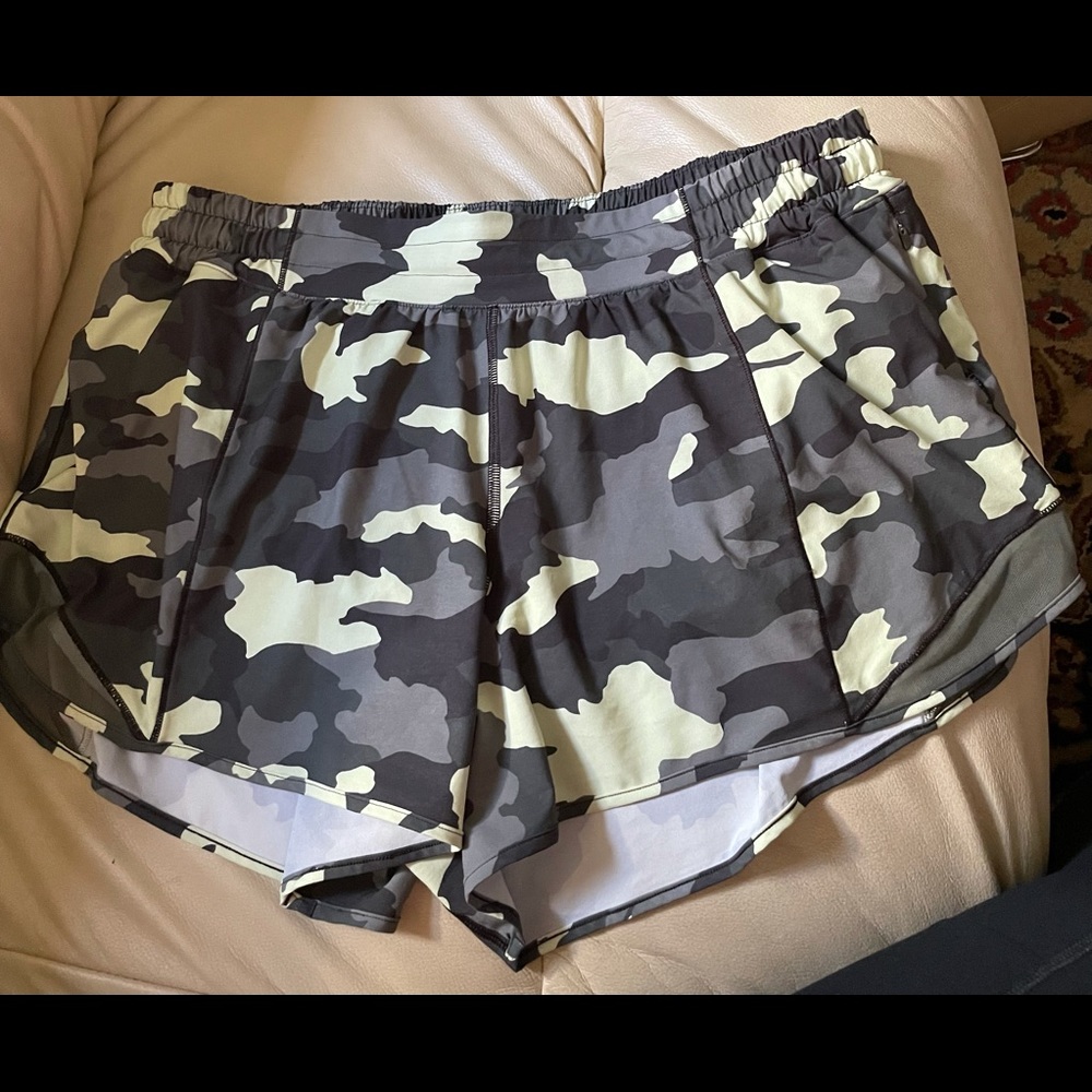 Lululemon Hotty Hot Shorts Camo size 14